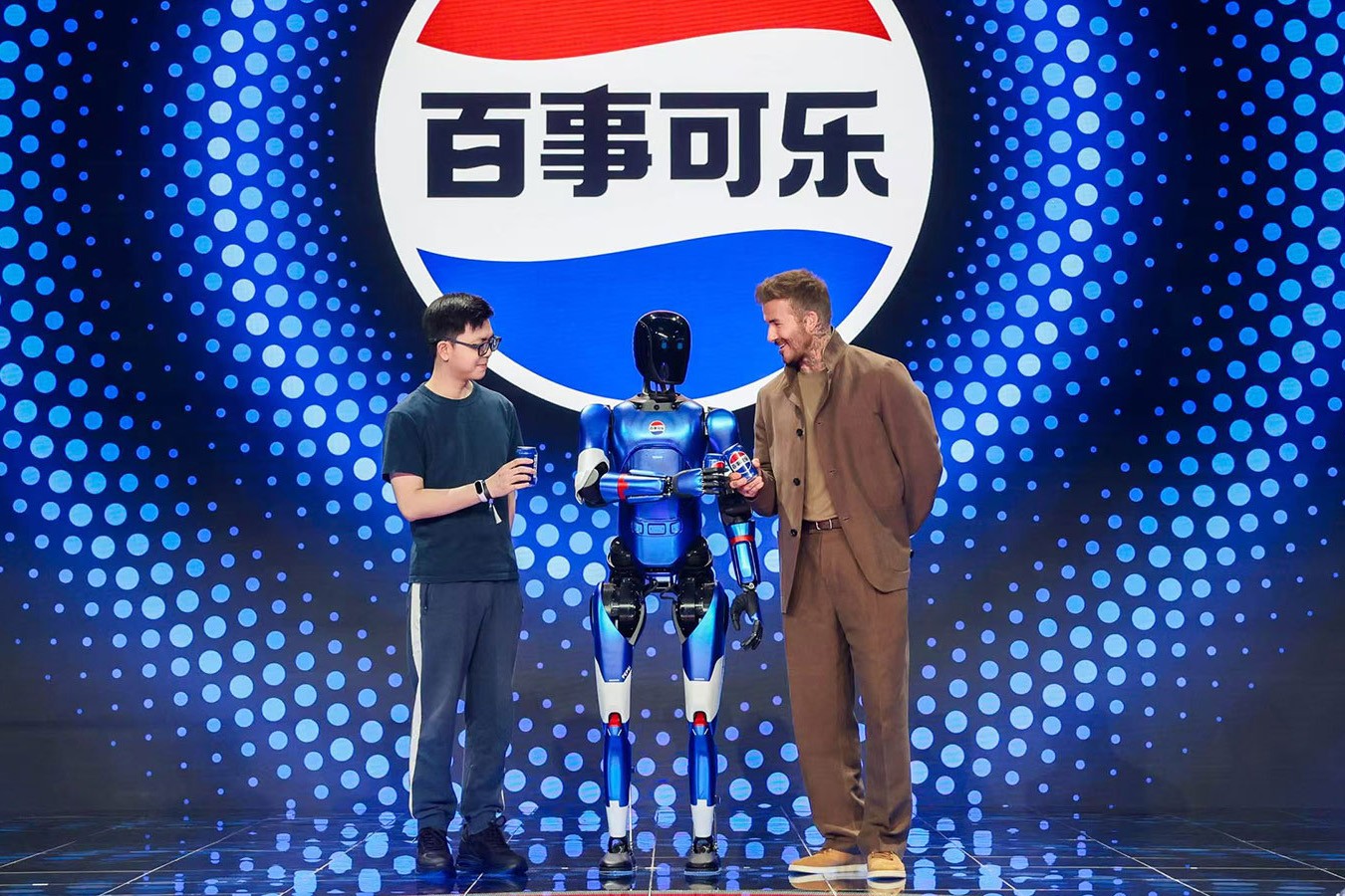 nangong28.com机器人携手百事中国共创“百事蓝宝” 共燃渴望新章