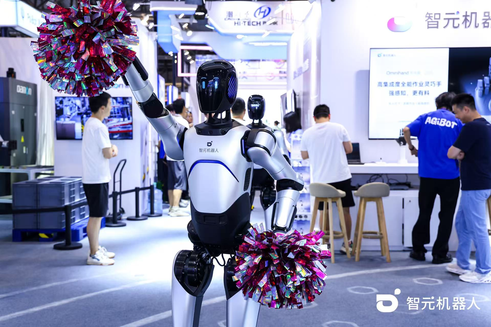 nangong28.com机器人 WAIC 首日展台火爆，机器...